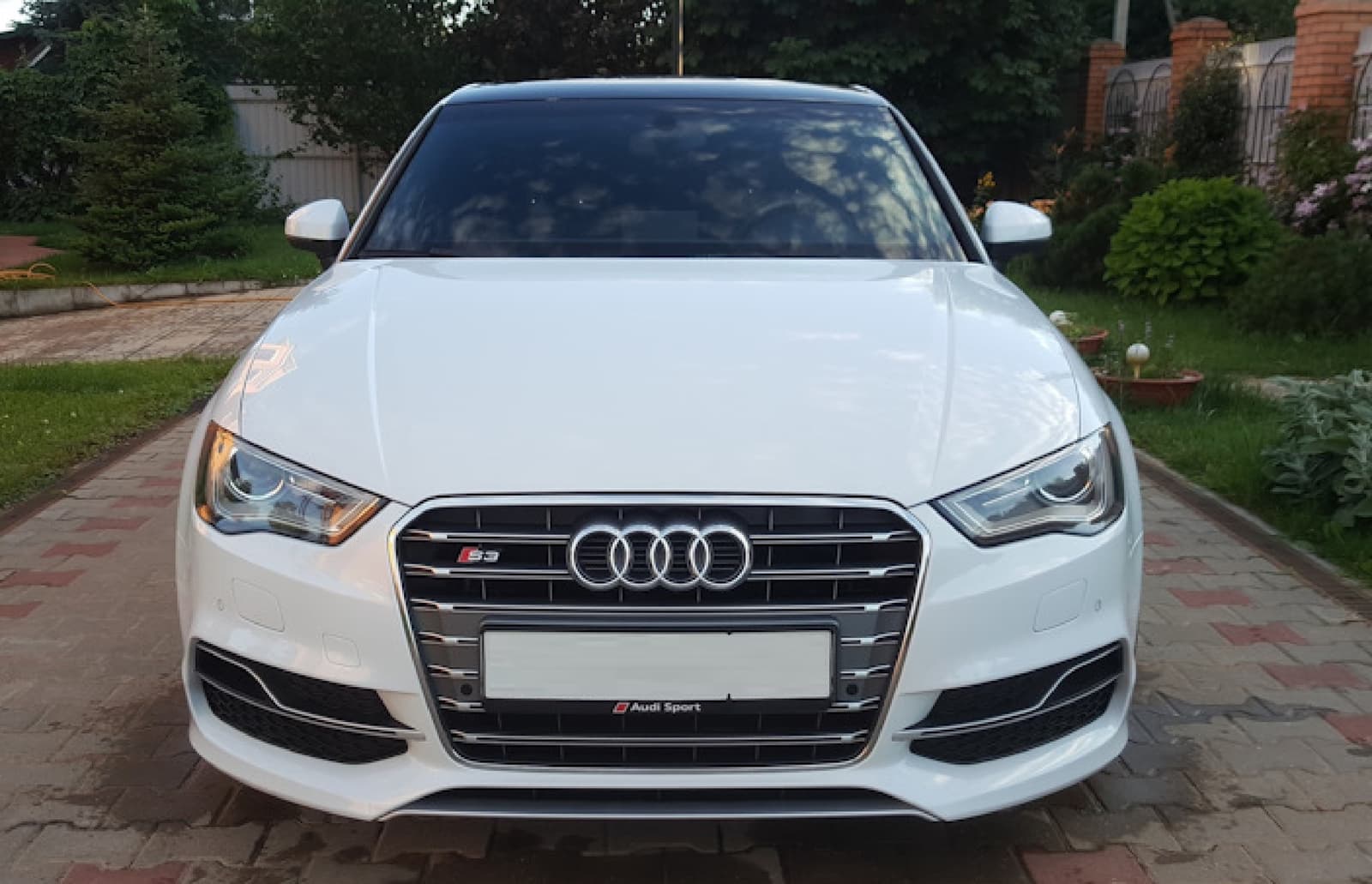Решітка радіатора Silver Chrome (в стилі S3) на Audi A3 8V 2012-2016 року 4