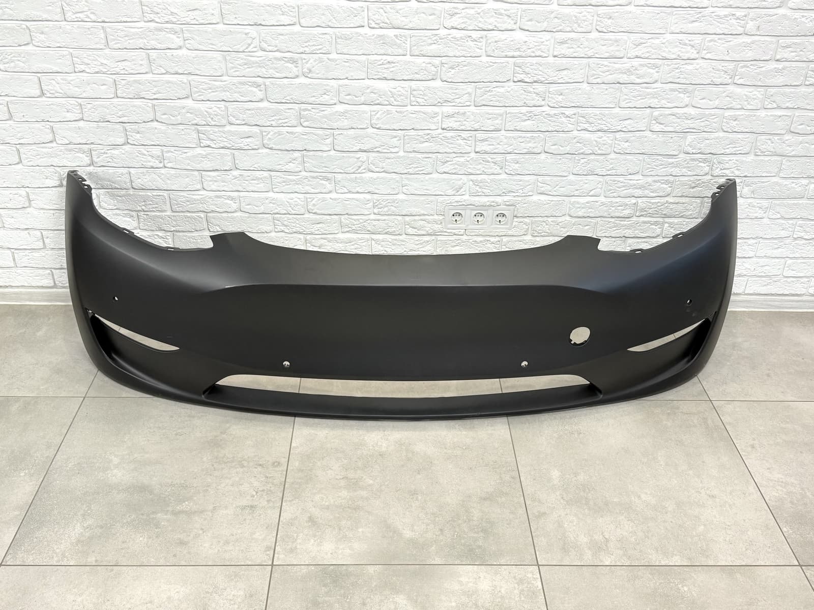 Бампер переднiй Tesla model Y 2019-2024