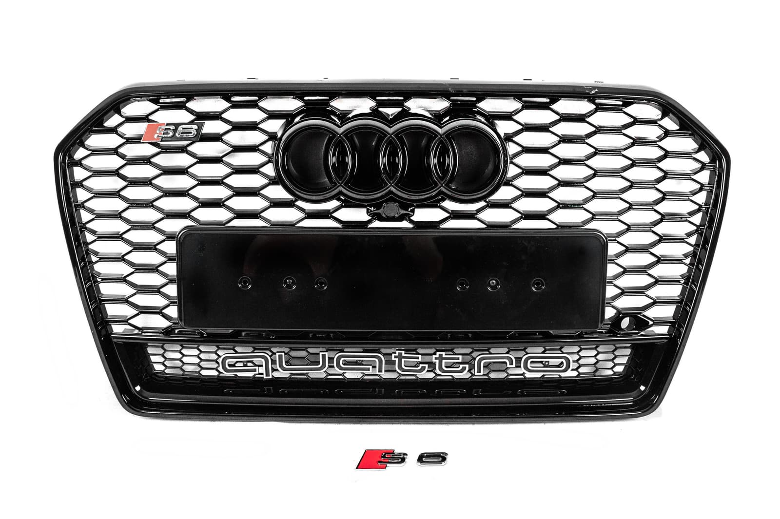 Передня чорна решітка RS-style з написом Quattro (2014-2017)