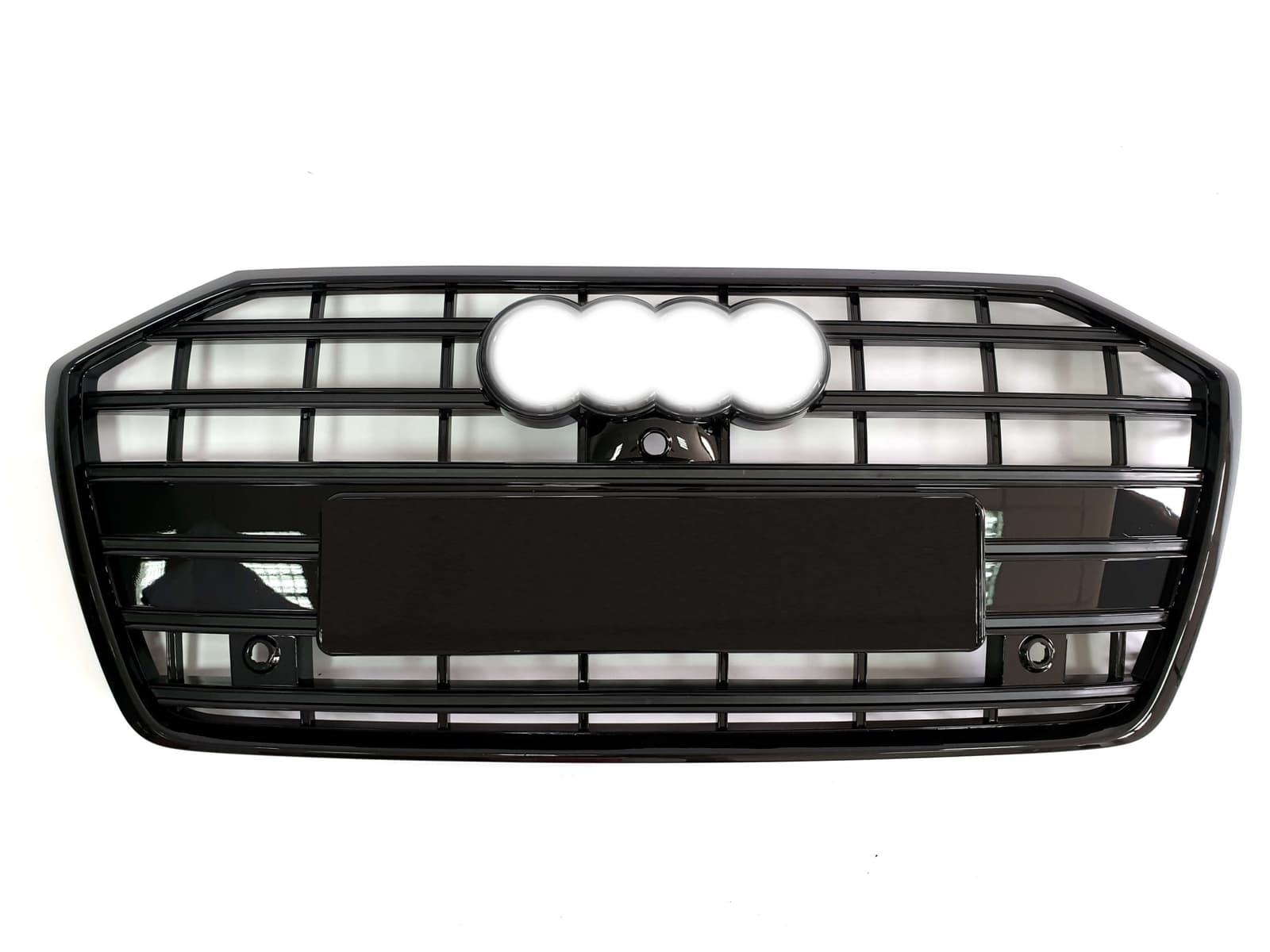 Решітка радіатора Full Black (в стилі S6 під камеру без радарів) на Audi A6 C8 2018-2023 року