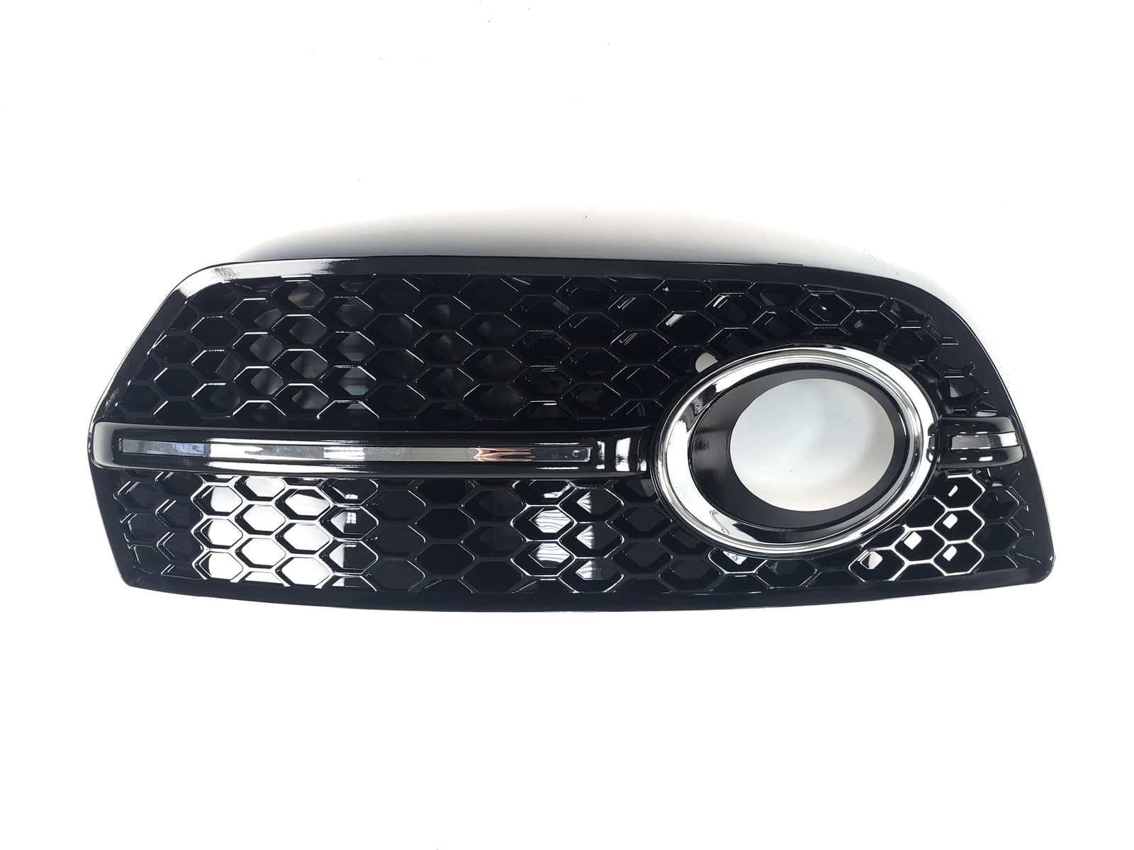 Решітки в бампер Chrome Black (в стилі RSQ5) на Audi Q5 8R 2008-2012 року 3