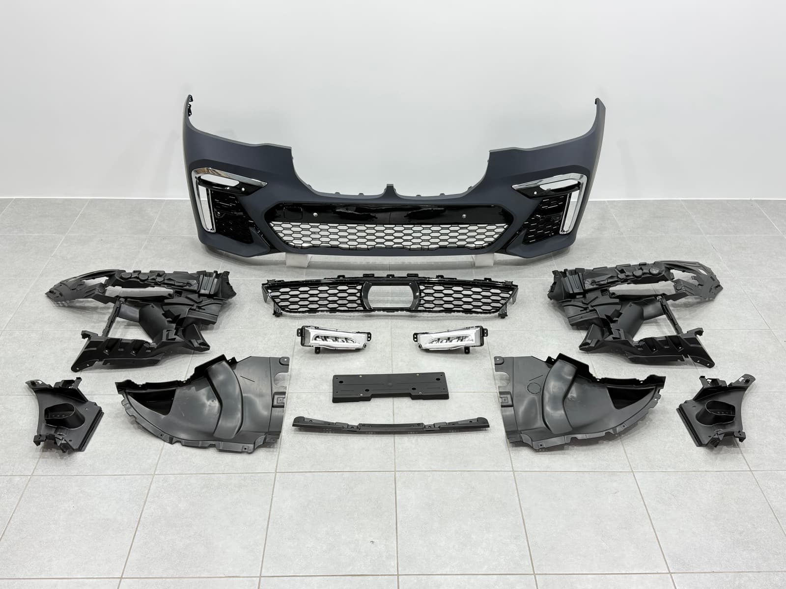 Передній бампер у зборі M paket для BMW X7 G07 2019-2022