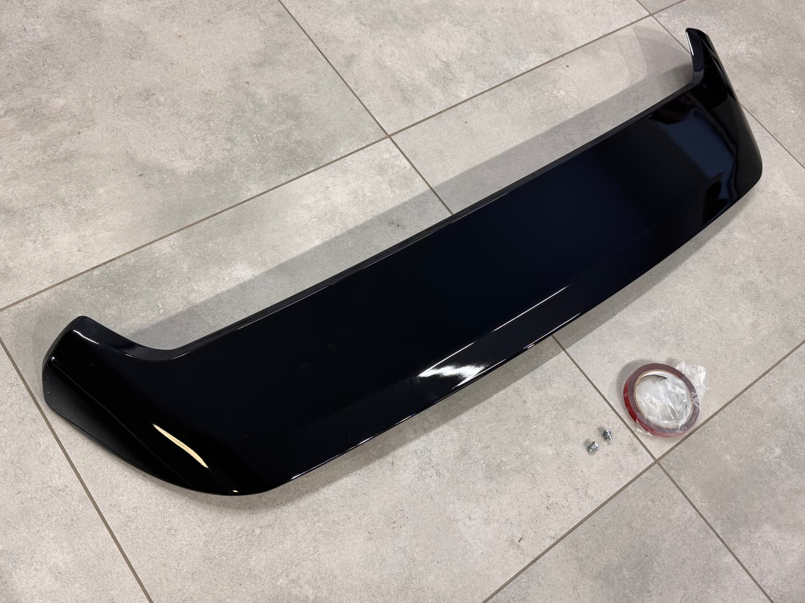 Спойлер козирок Ford Kuga / Escape 2013-2019 ABS пластик, колір чорний глянець