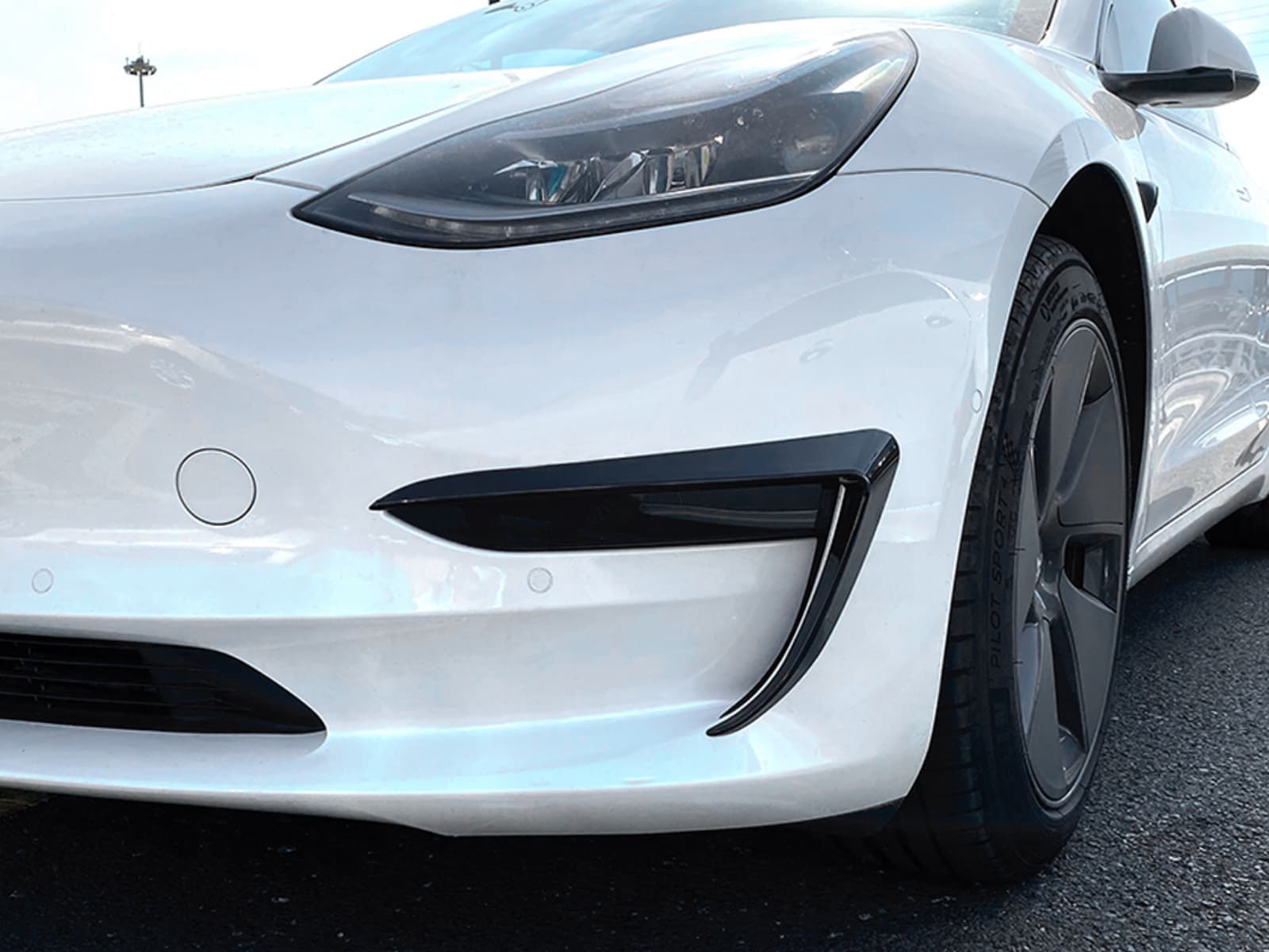 Накладки на протитуманні фари для Tesla Model 3 2017-2024 ABS пластик, колір чорний глянець 3