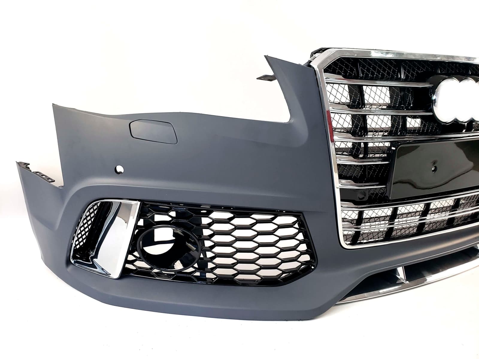 Передній бампер (з решіткою в стилі W12 V1) на Audi A8 D4 2010-2014 року 2