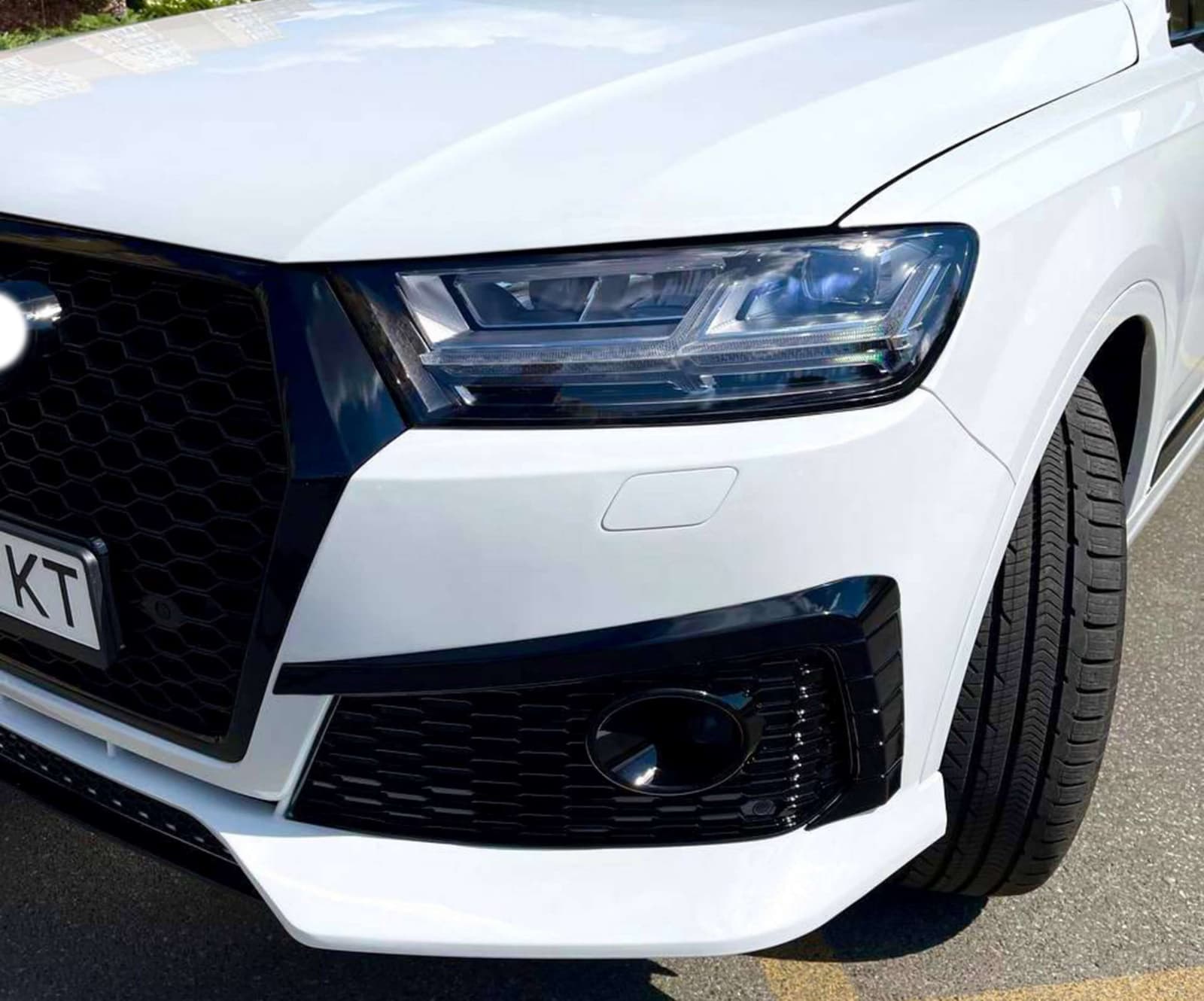 Передній бампер (RS Style) Silver Black на Audi Q7 4M 2015-2020 року 4