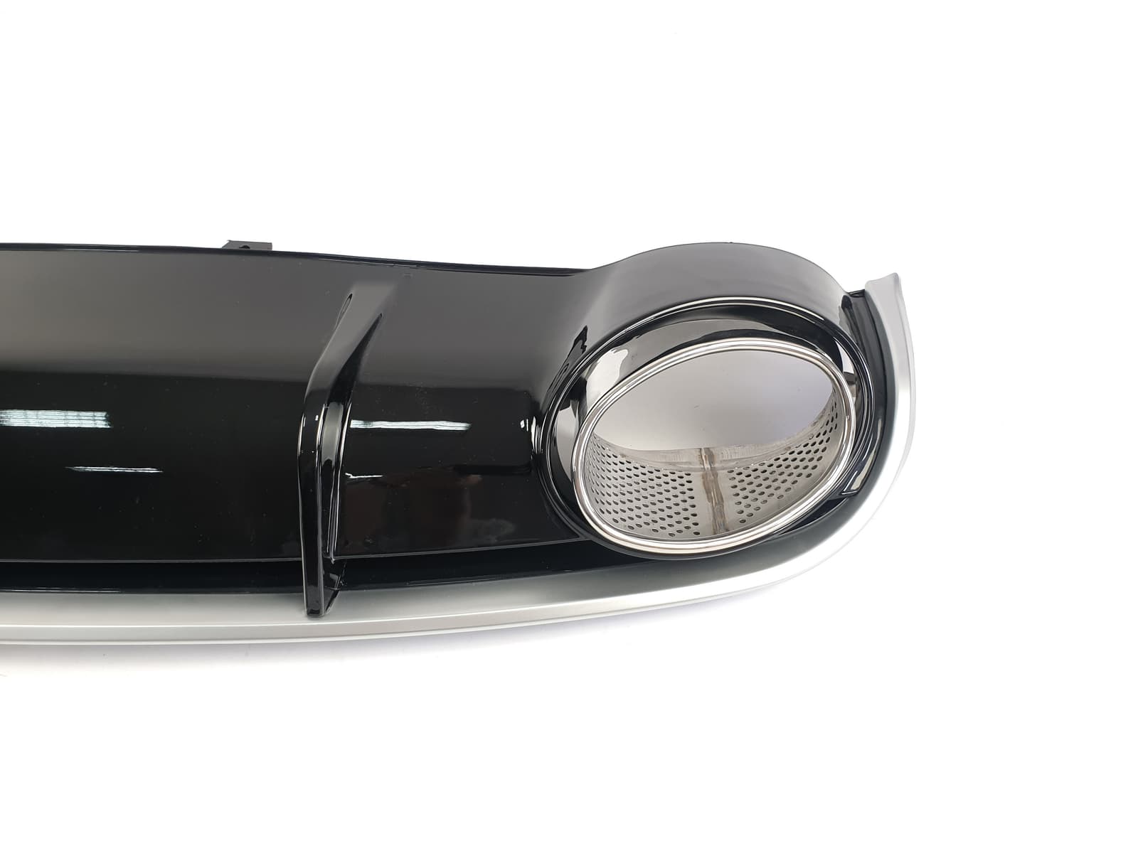 Дифузор (заднього бампера) Black Silver / Chrome Pipe (в стилі RS4) на Audi A4 B8 2007-2011 року 4