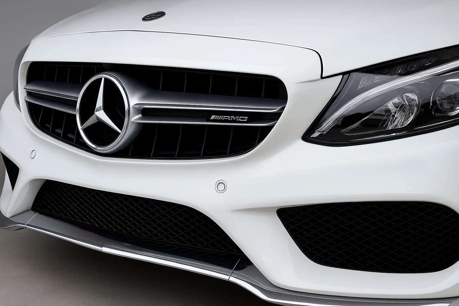 Передня решітка C63-design (для Avantgarde/AMG-Line/C43 AMG) 2018+, з камерою