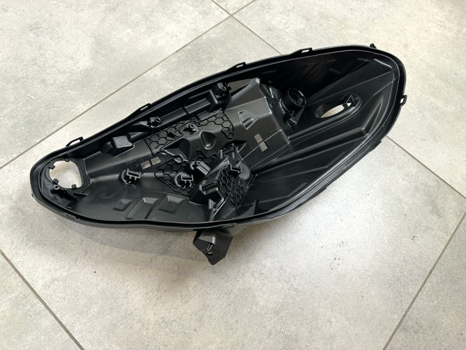 Корпус фари правий Tesla model 3 2017- / Tesla model Y 2020- 4