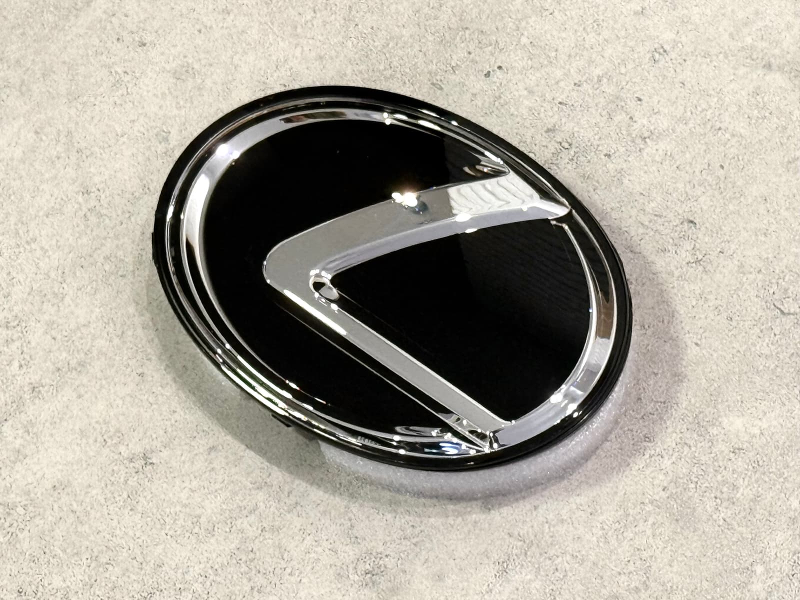 Емблема під склом 5314133170 Lexus CT NX ES IS RX 163ММ 5