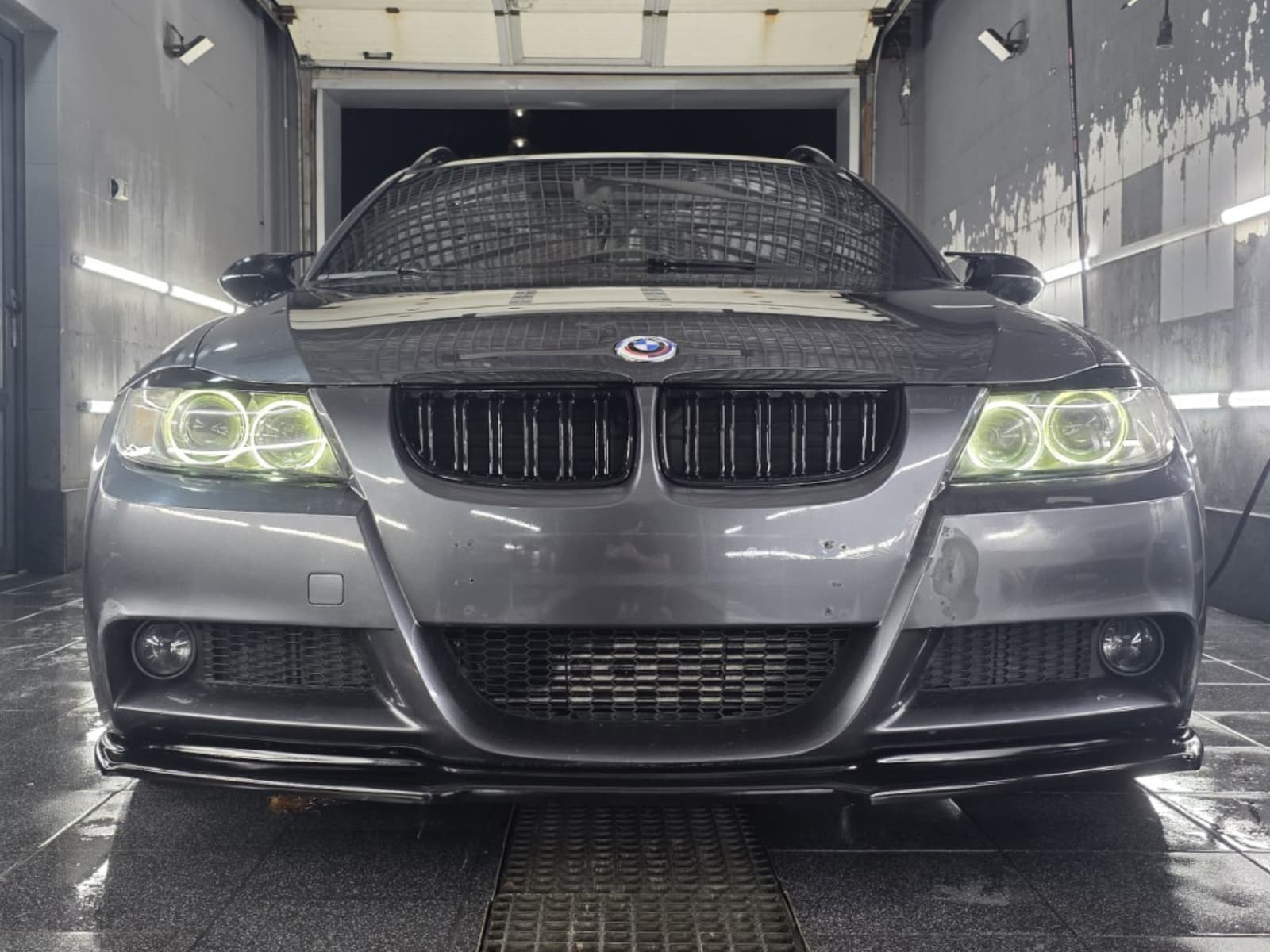 Передня Lip накладка (для E90 M-Sport 2005-2008, чорний глянець) 5