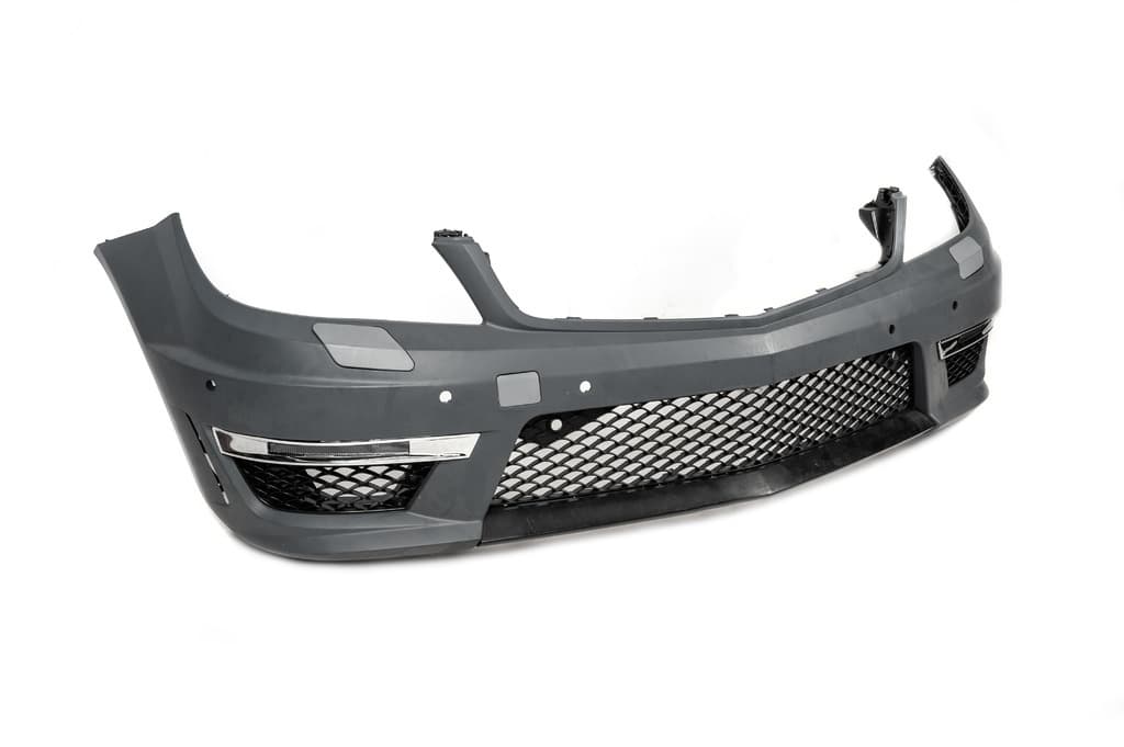 Передній бампер 2011-2014 AMG C63 (повний комплект)