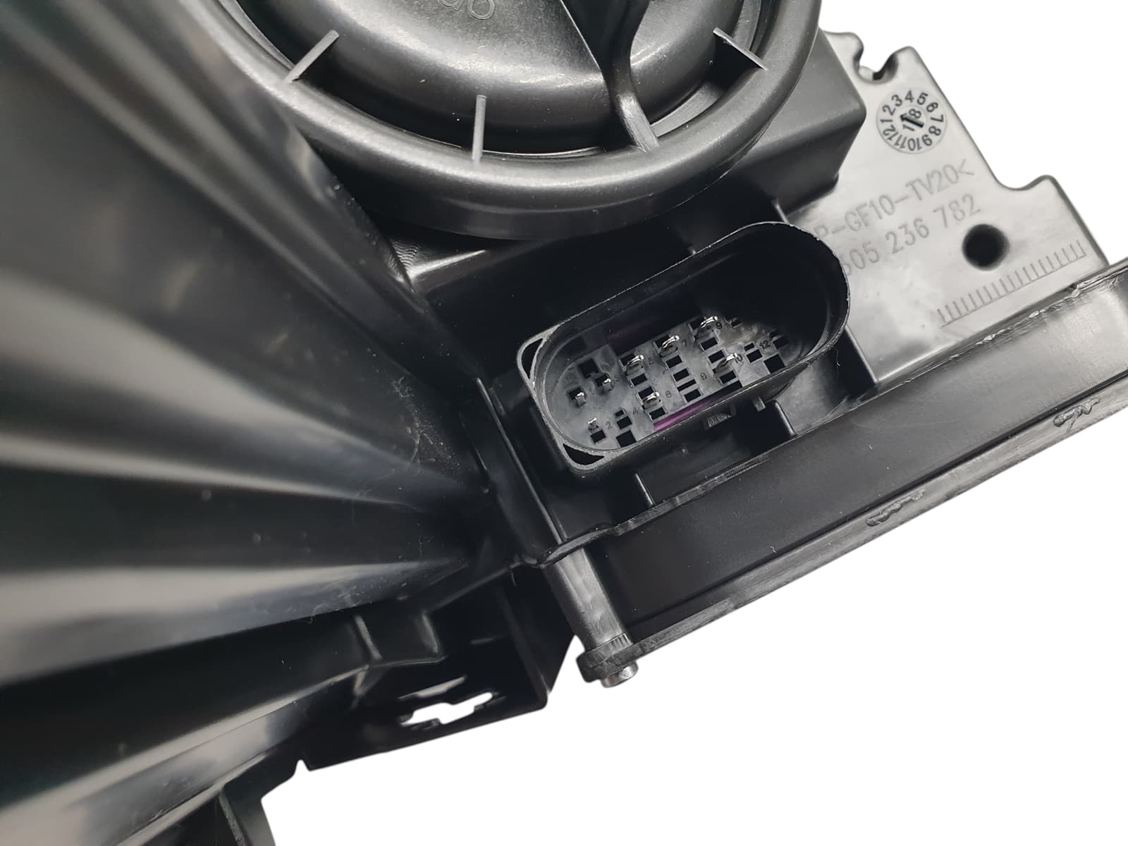 Передні фари Bi-Led (заміна галогена) на Mercedes-Benz C-Class W204 2007-2014 року 6