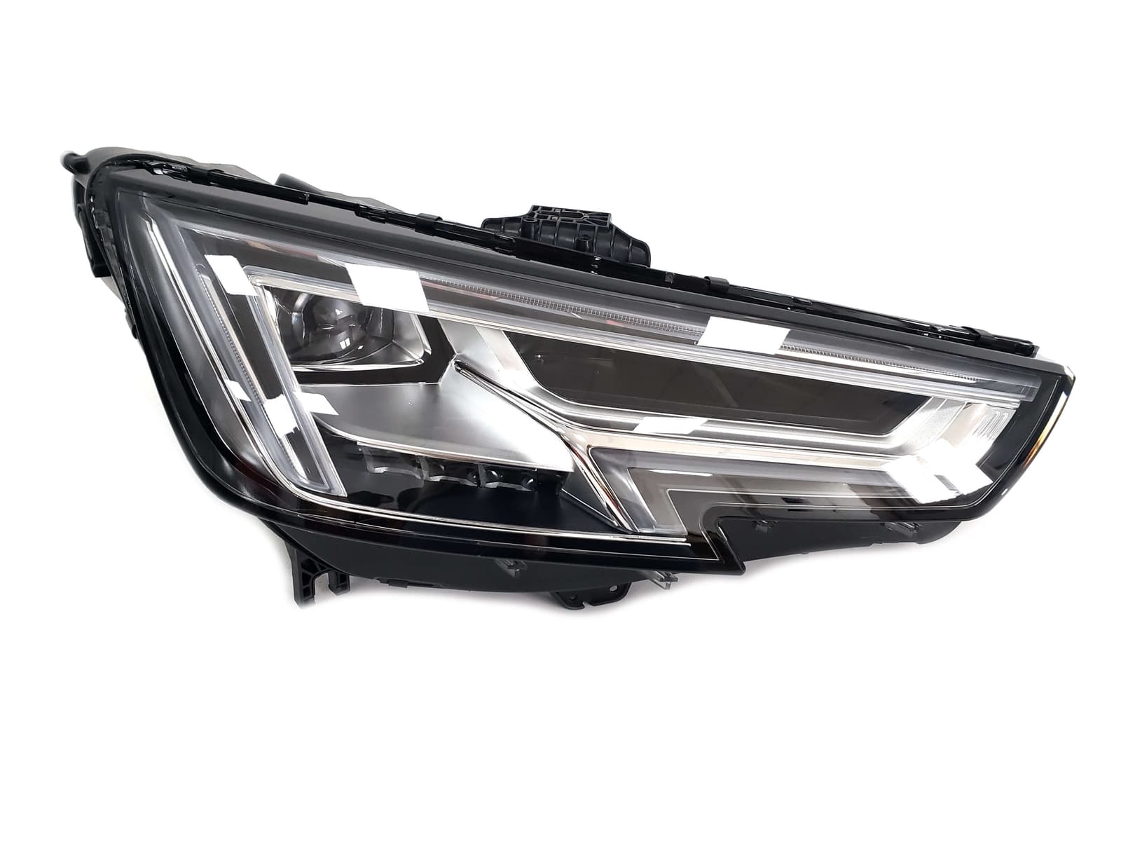 Передні фари (LED Європа без блоків) на Audi A4 B9 2015-2019 року 2