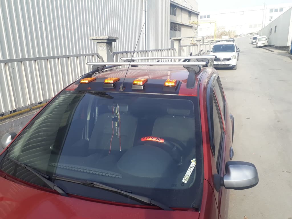 Козирьок лобовога скла (LED, чорний мат)
