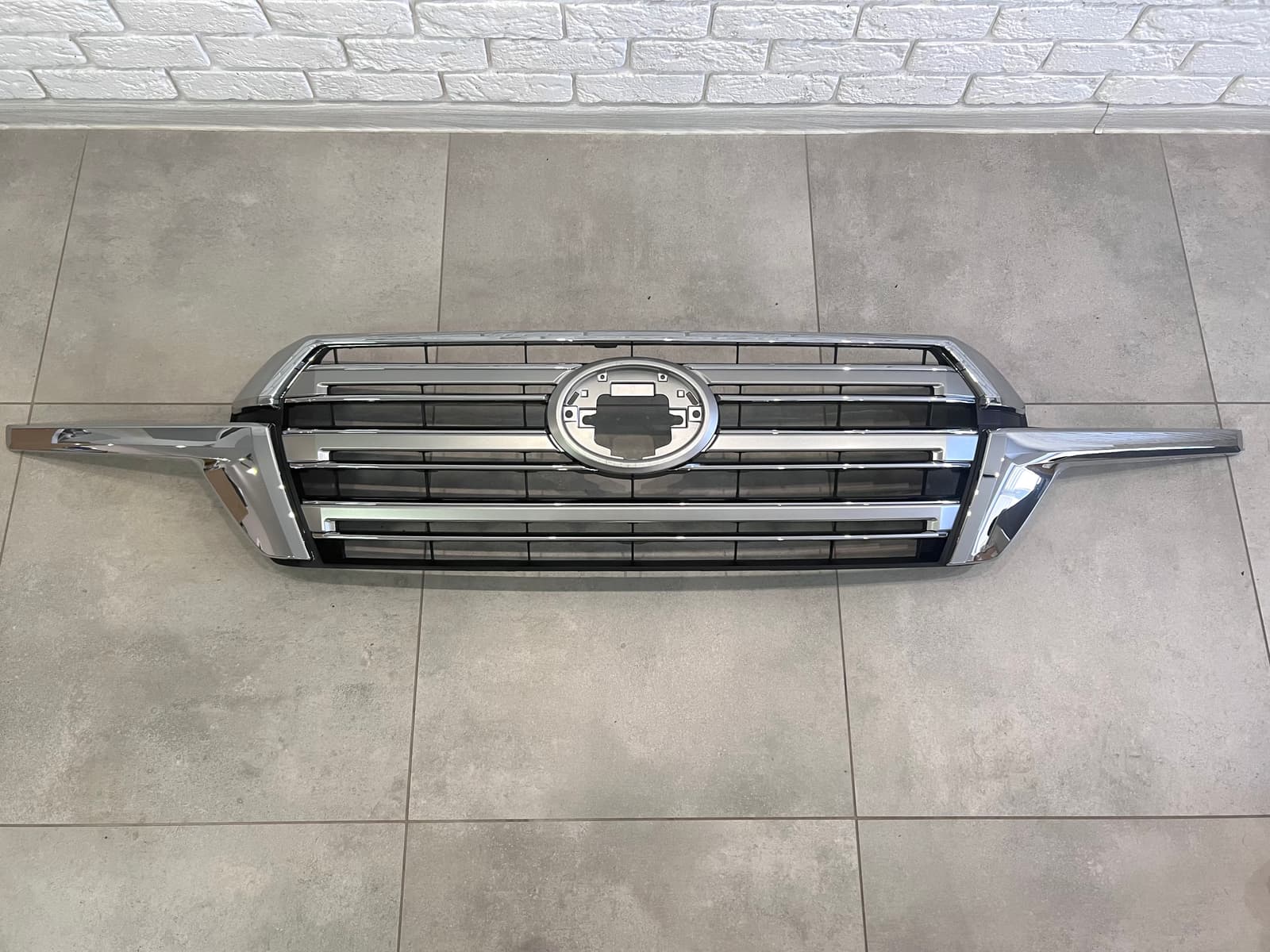 Решітка радіатора Toyota Land Cruiser 200 2015-2021 СЕРАЯ