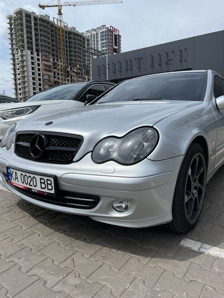 Решітка радіатора ALL Black SL на Mercedes-Benz C-Class W203 2000-2007 року 4
