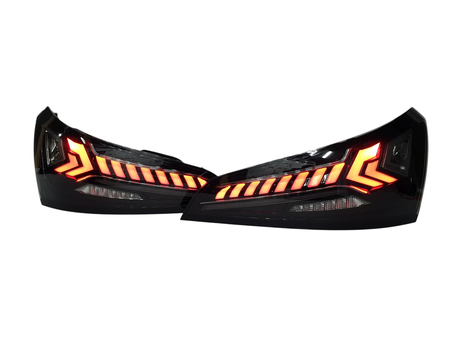 Задні ліхтарі Led (Smoke) на Audi Q5 8R 2008-2012 року