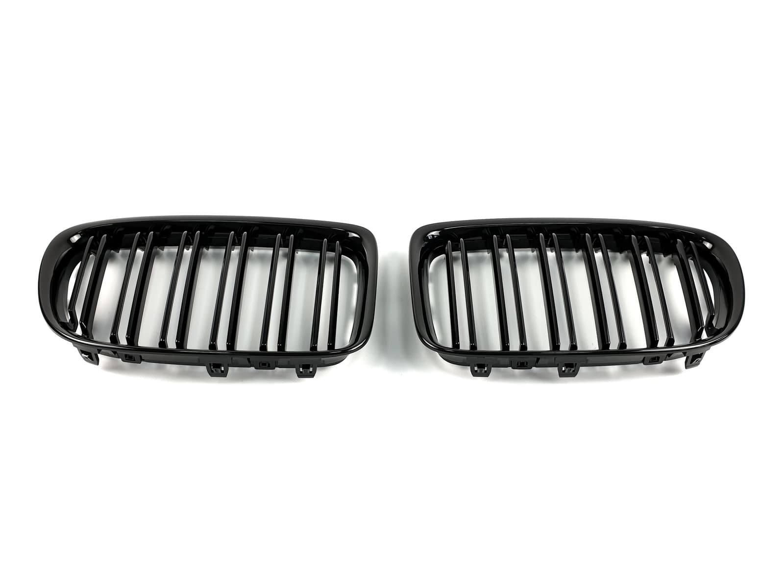 Ніздрі Чорний глянець (Подвійні M-Look) на BMW X1 E84 2009-2015 року 2