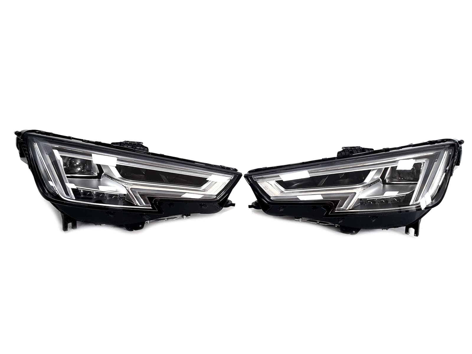 Передні фари (LED Європа комплектні) на Audi A4 B9 2015-2019 року