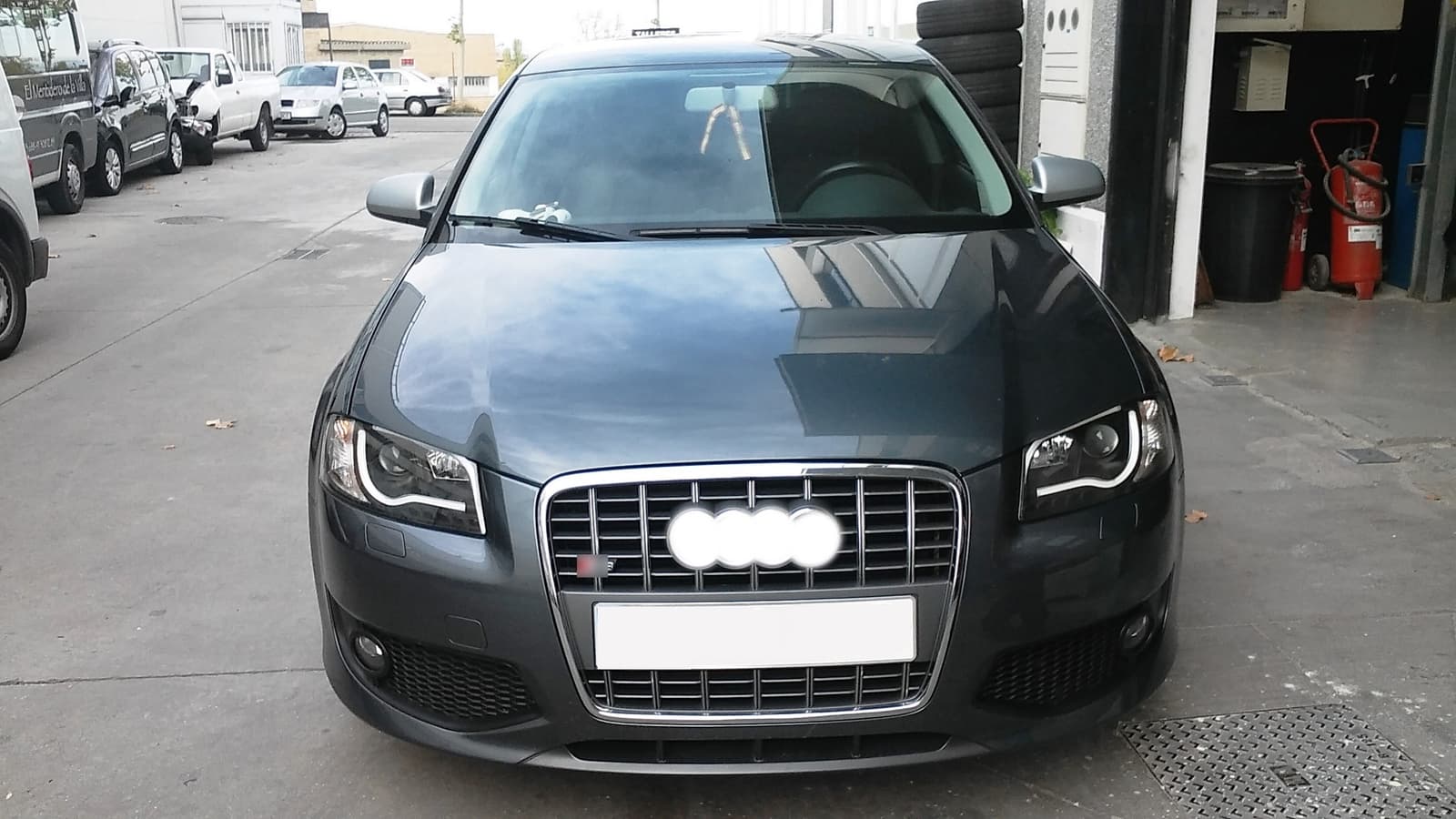 Решітка радіатора Silver Chrome (в стилі S3) на Audi A3 8P 2008-2012 року 3