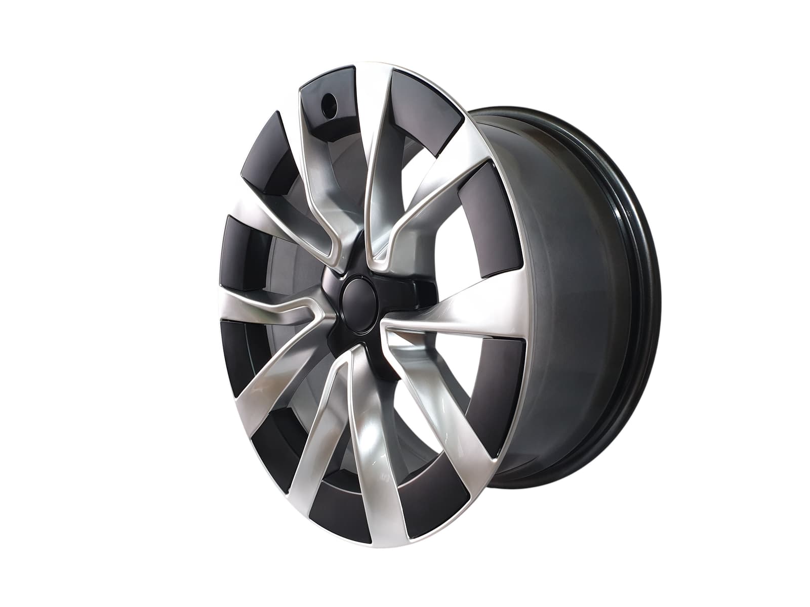R18 Hyper Silver (одноширокі 8.5J ET38) на Tesla Model 3 2017-2022 року 2