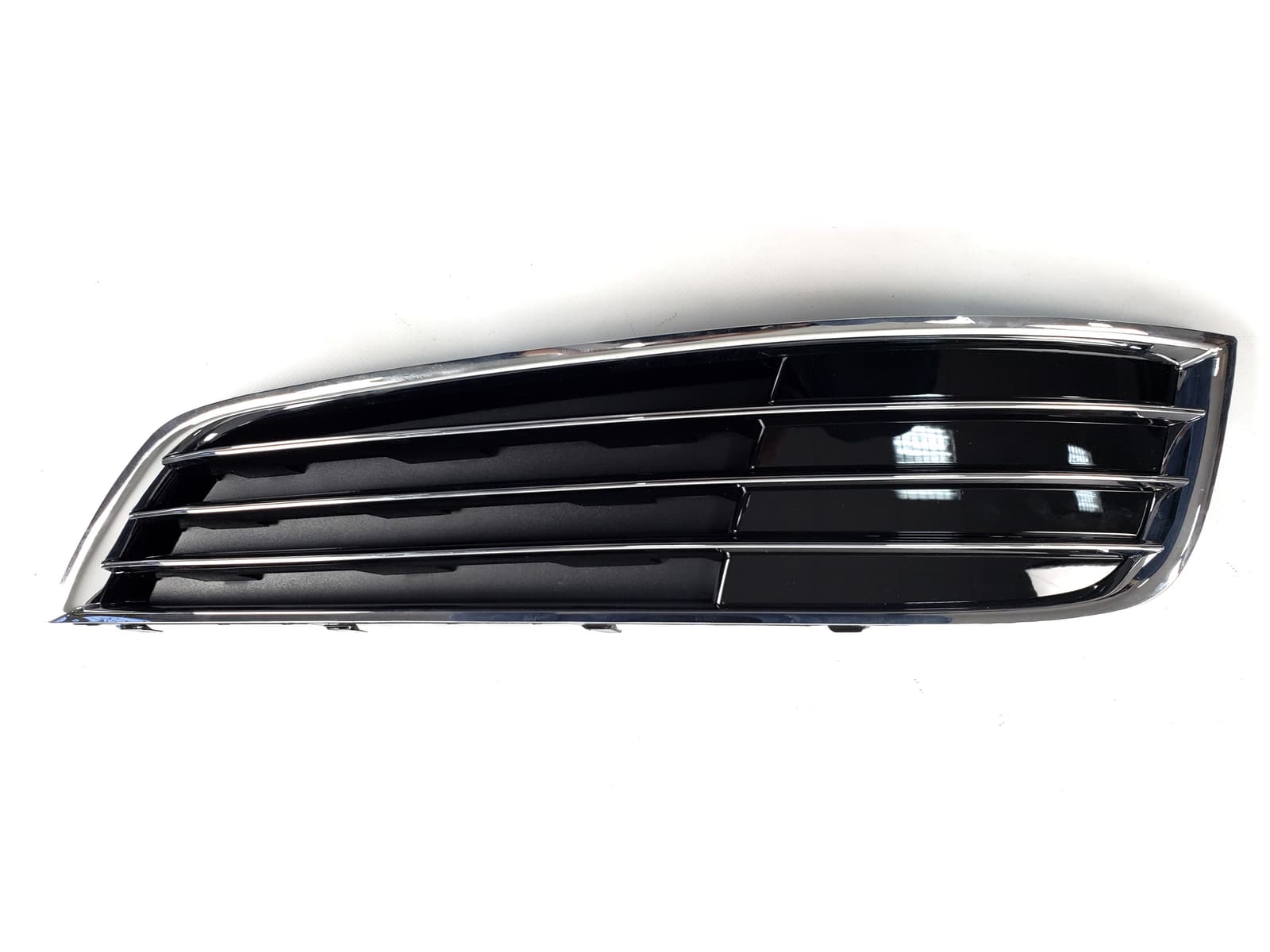 Решітки в бампер Chrome Black (стиль W12) на Audi A8 D4 2010-2014 року 3