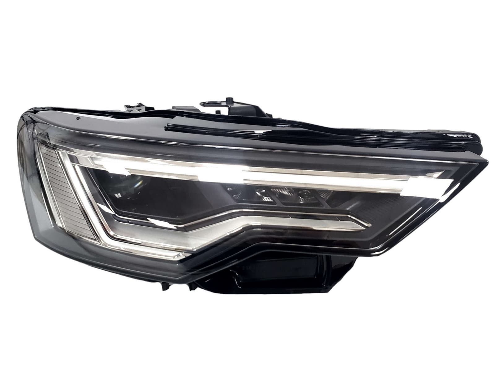 Передні фари (Full Led Європа) комплектні на Audi A6 C8 2018-2023 року 2