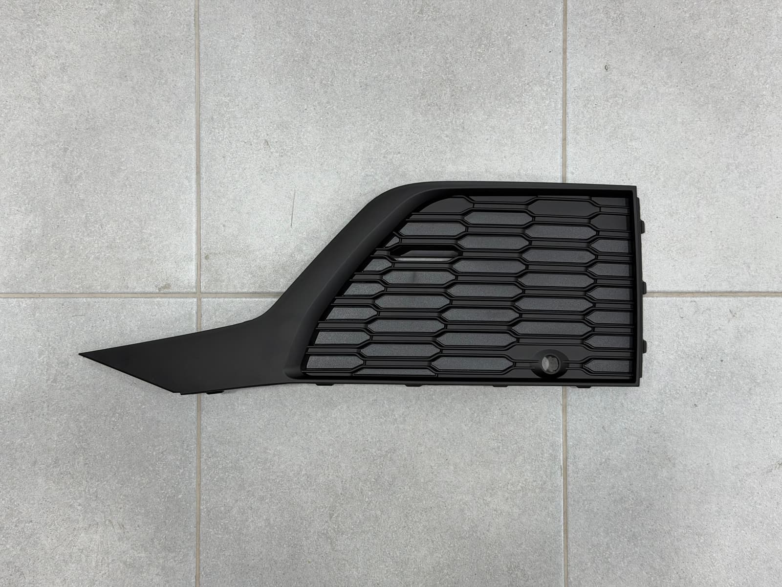 Решітка бампера ліва 4M0890681B S-Line BLACK для Audi Q7 2020-2024