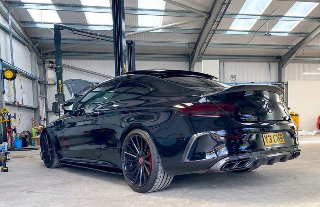Задній дифузор з насадками Black (для Coupe дизайн AMG63)