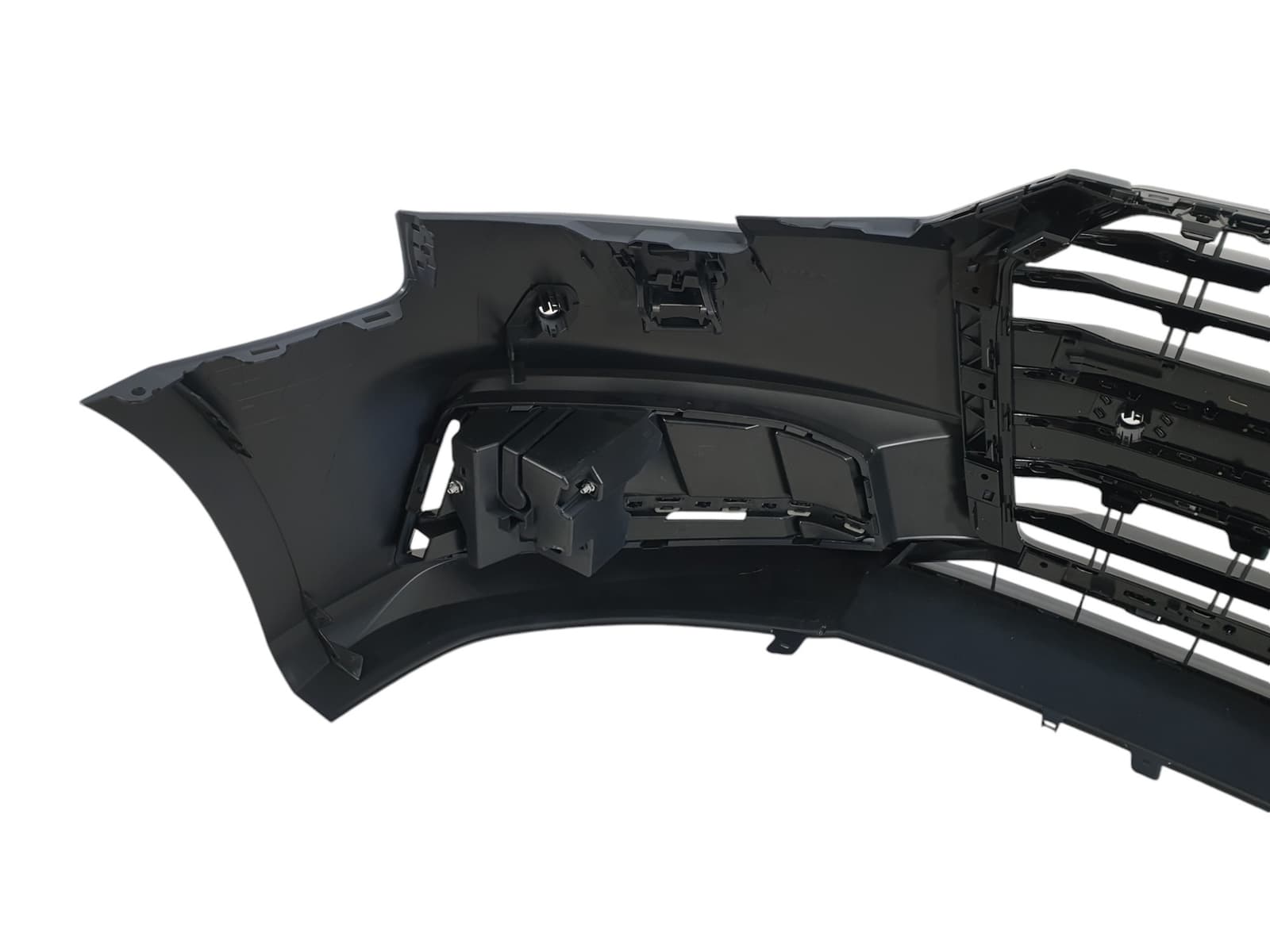 Передній бампер (стиль S4) під дистронік на Audi A4 B9 2015-2019 року 4