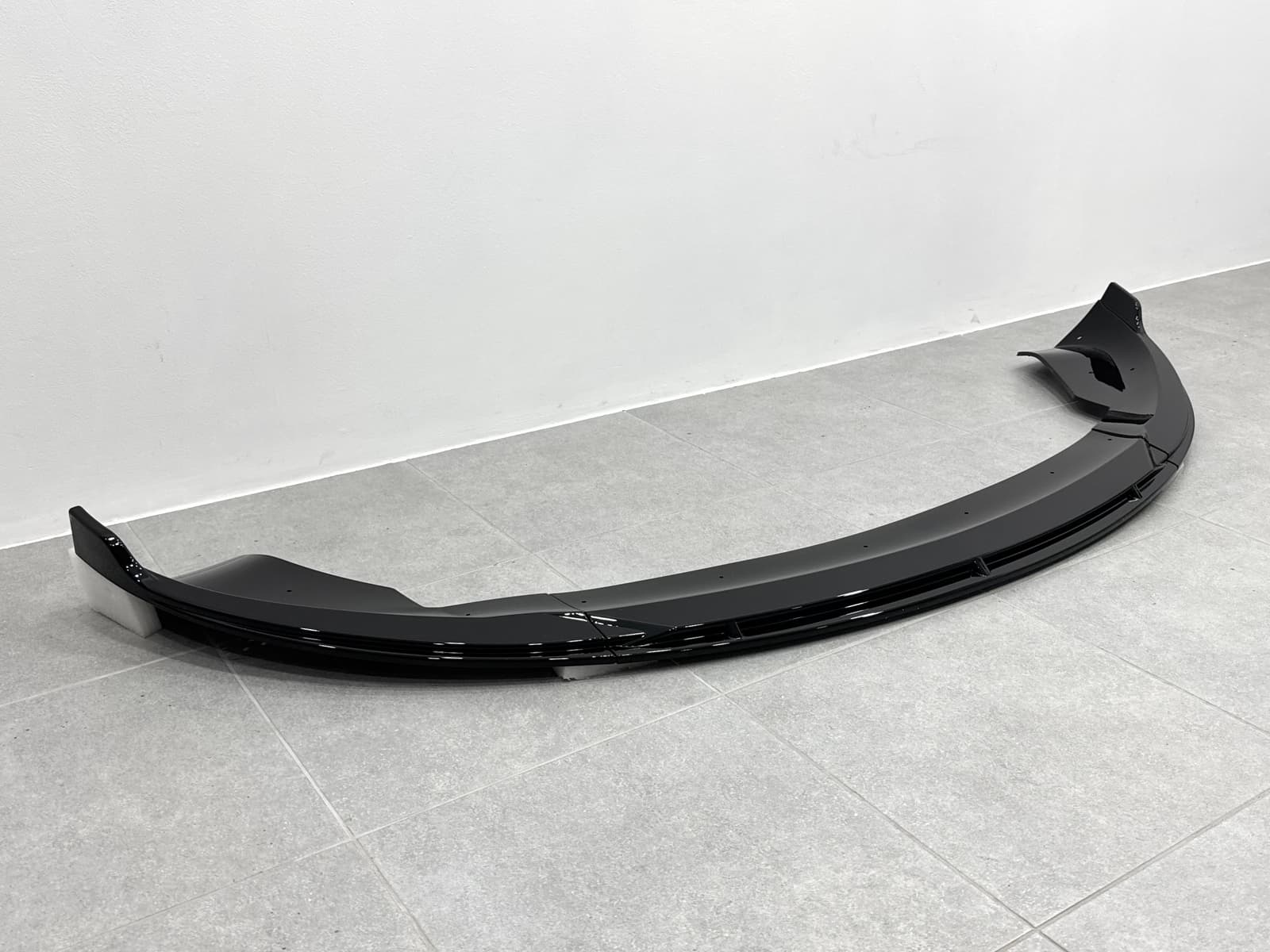Накладка переднього бампера для Tesla Model 3 2025- ABS пластик, колір чорний глянець 6