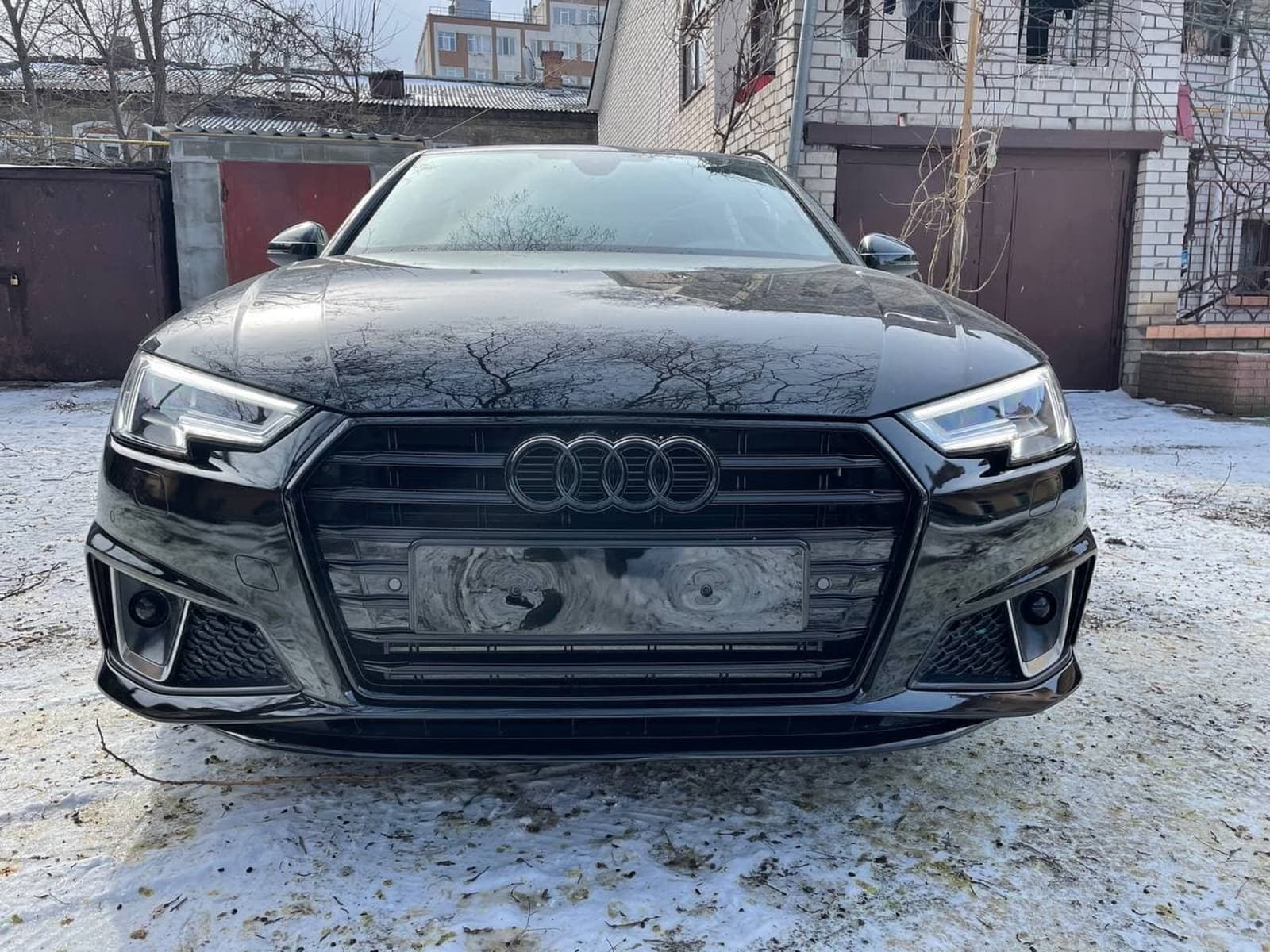 Решітка радіатора Full Black (в стилі S4) на Audi A4 B9 2015-2019 року 4