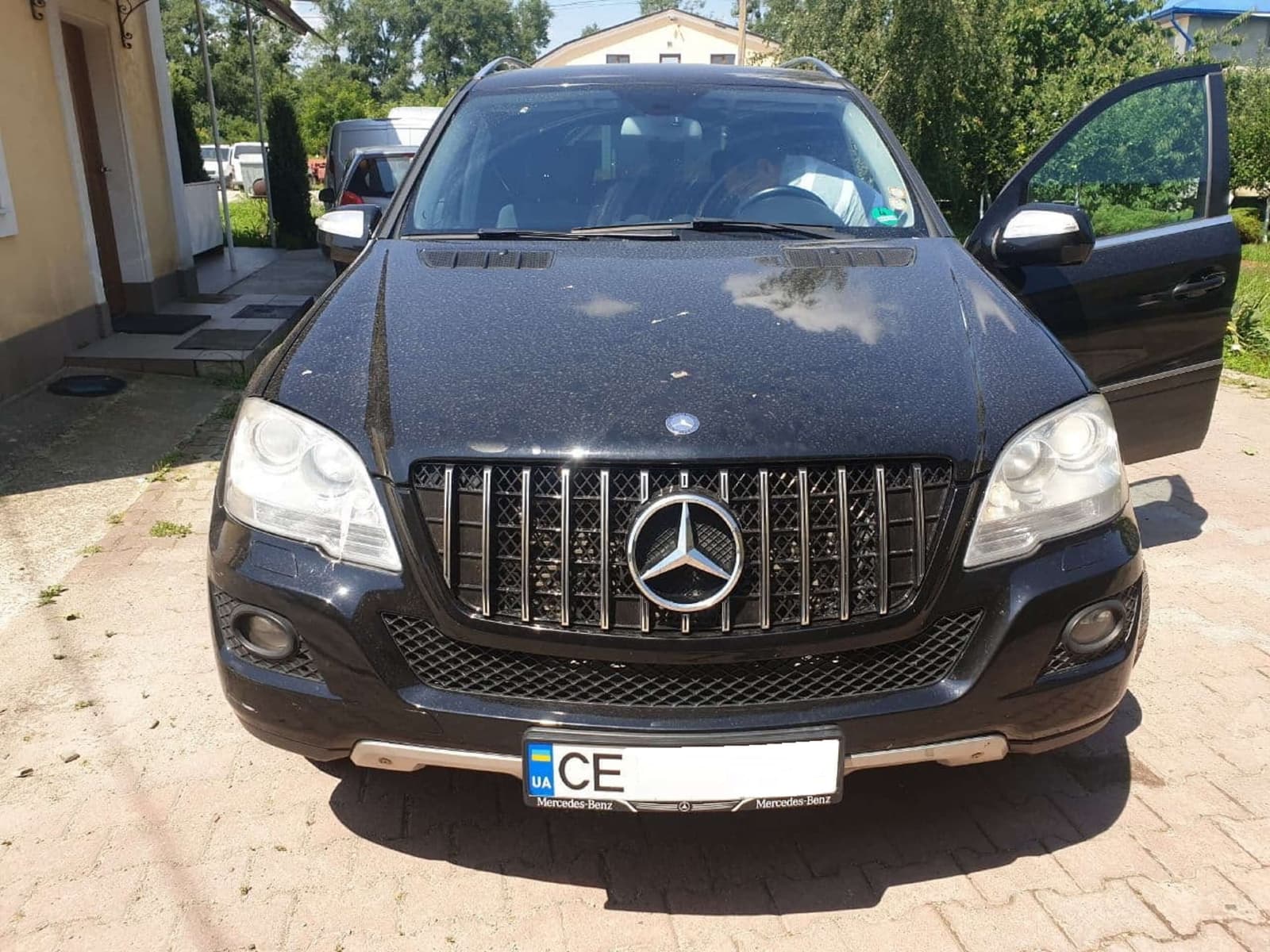 Решітка радіатора Chrome Black GT на Mercedes-Benz ML-Class W164 2008-2011 року 4
