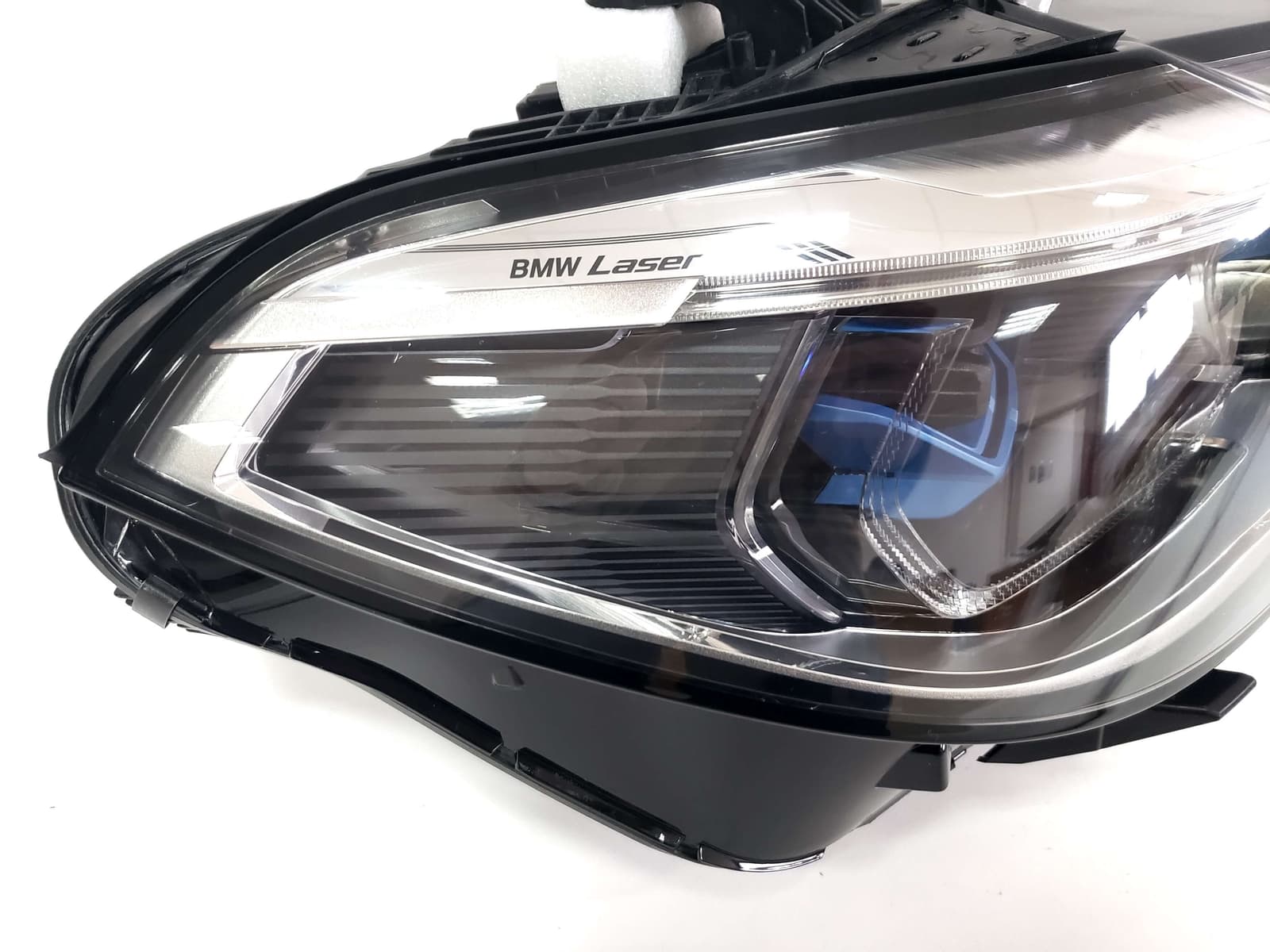 Передні фари Laser (оригінал комплектні) на BMW X5 G05 2018-2022 року 3