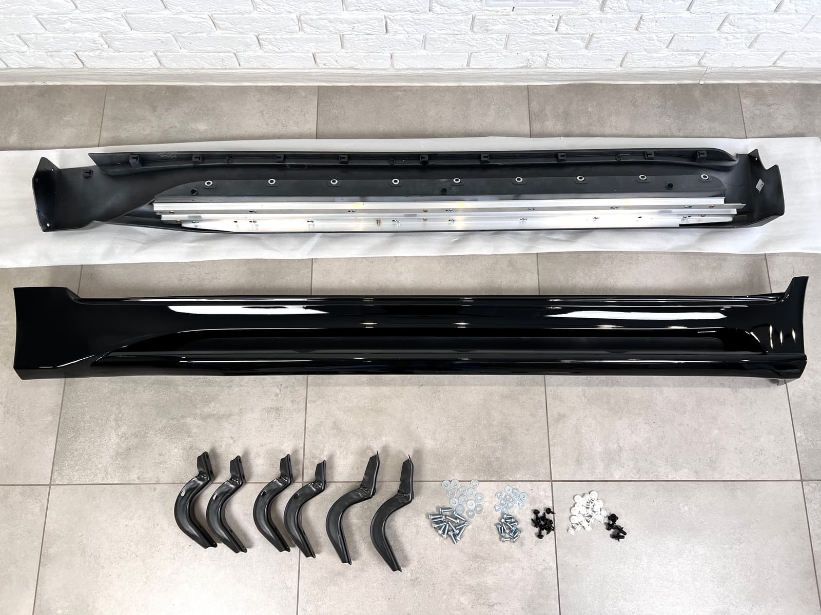 Пороги бічні Lexus LX 570 / Toyota Land Cruiser 200 2007-2021 у стилі LX 570 2016+ колір чорний 6