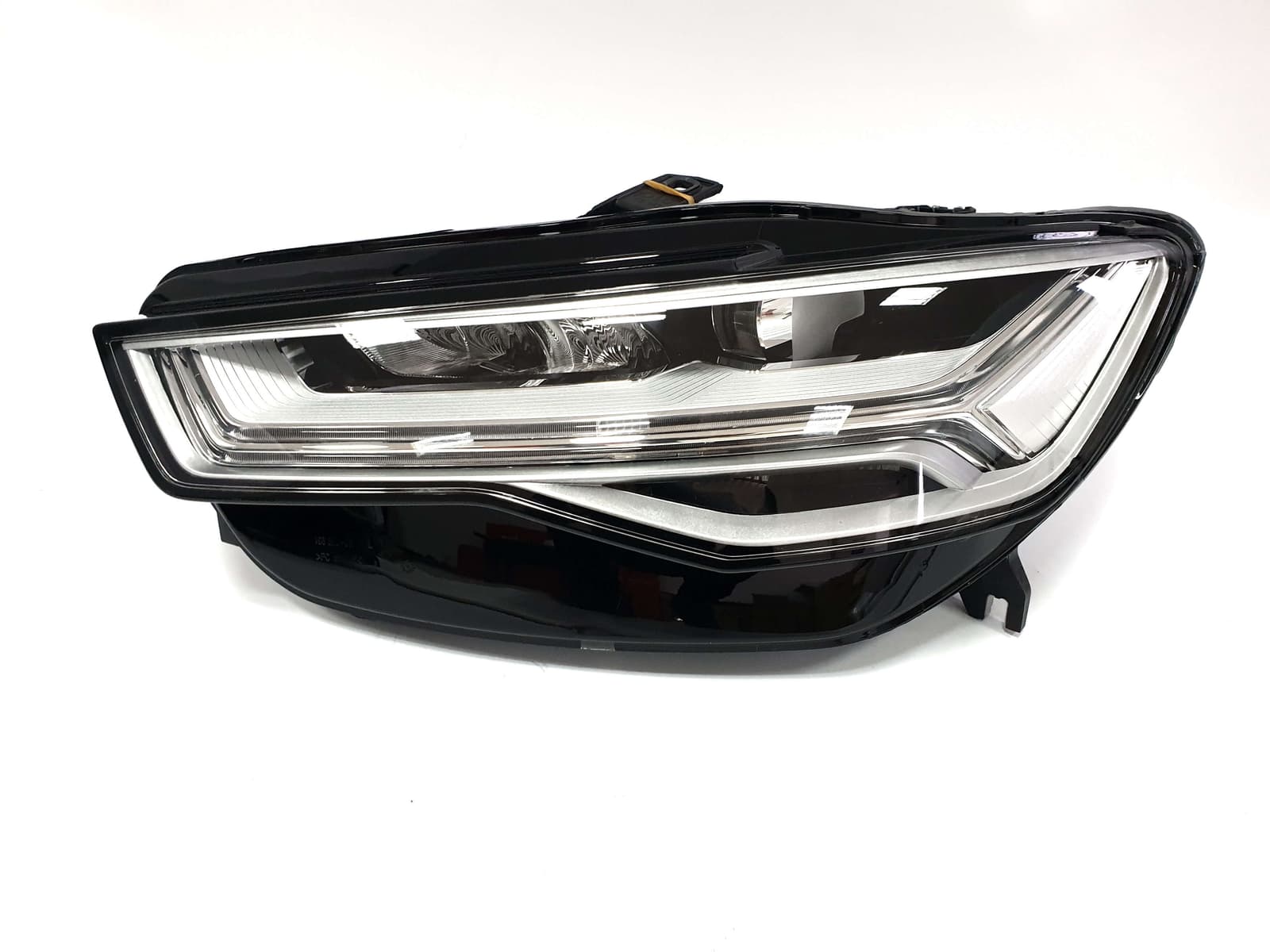 Передні фари (LED Європа без блоків) на Audi A6 C7 2014-2018 року 2
