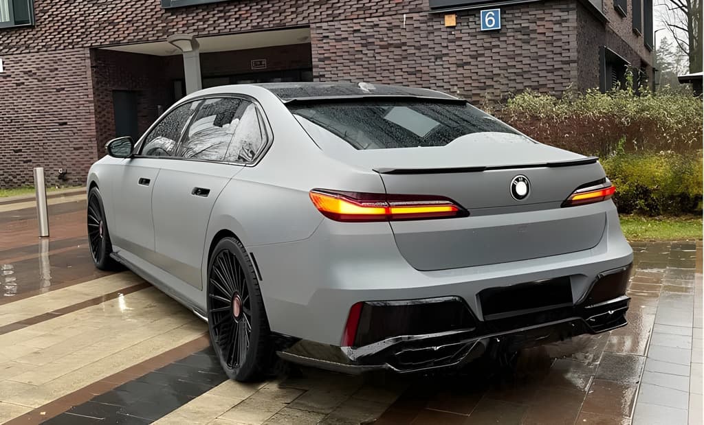 Дифузор заднього бампера з насадками (для M760, M-Sport та i7 M70)