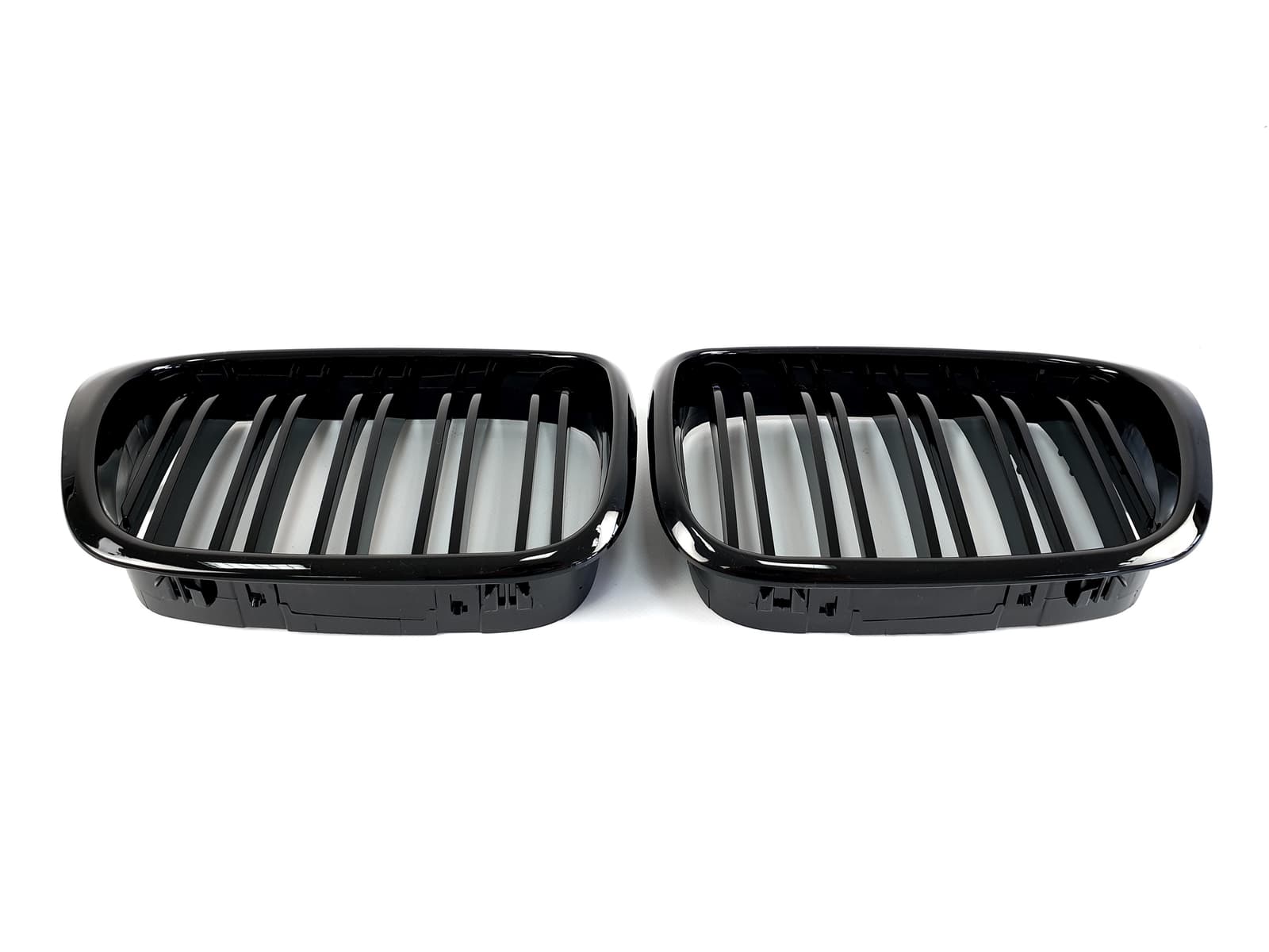 Ніздрі Чорний глянець (Подвійні M-Look) на BMW 5 Series E39 1996-2004 року 2