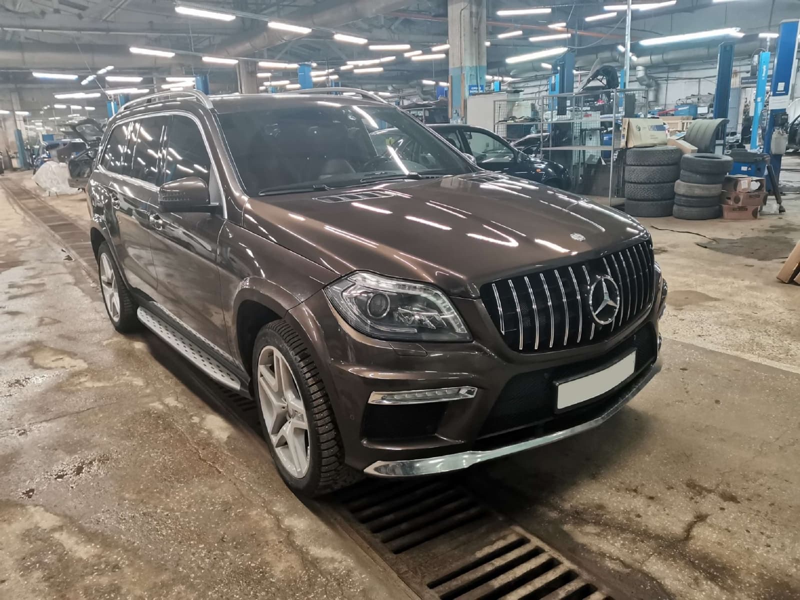 Решітка радіатора Chrome Black GT на Mercedes-Benz GL-Class X166 2012-2015 року 5