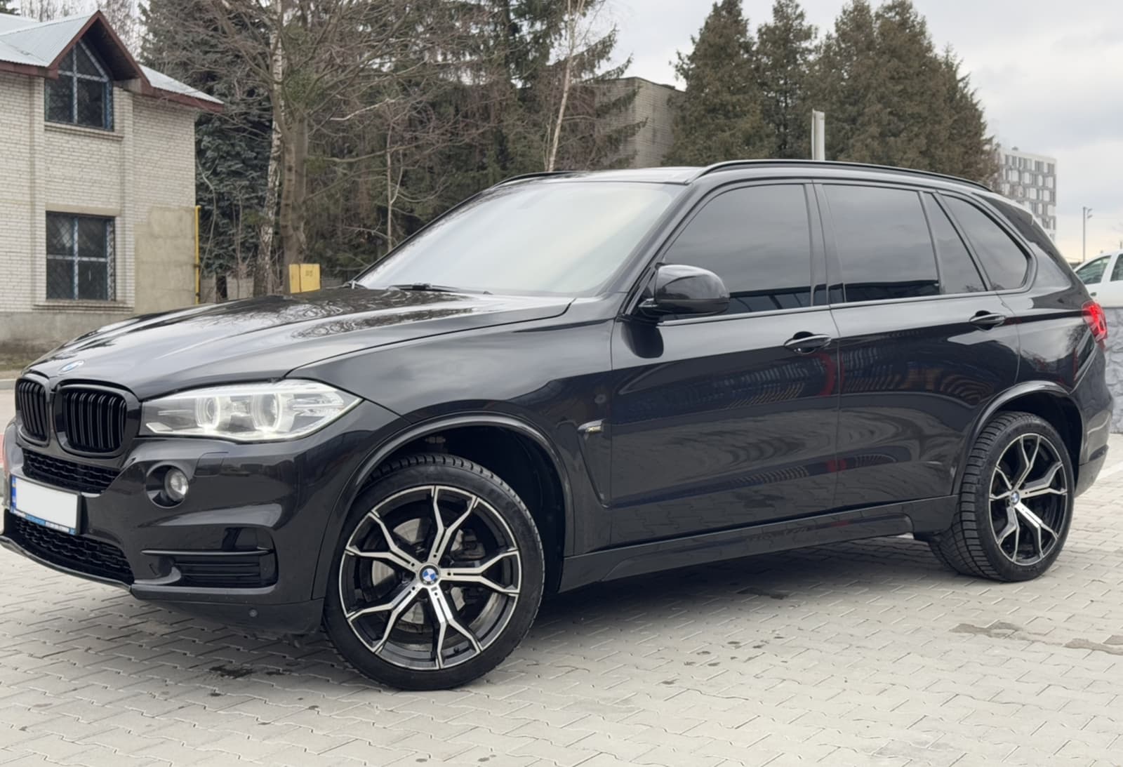 R22 Chrome Black (різноширокі) Диски на BMW X5 F15 2013-2018 року 4