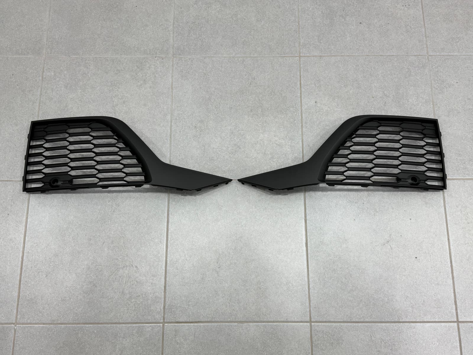 Решітки бампера S-Line BLACK для Audi Q7 2020-2024 2шт, ліва 4M0 890 681 B / права 4M0 890 682 B