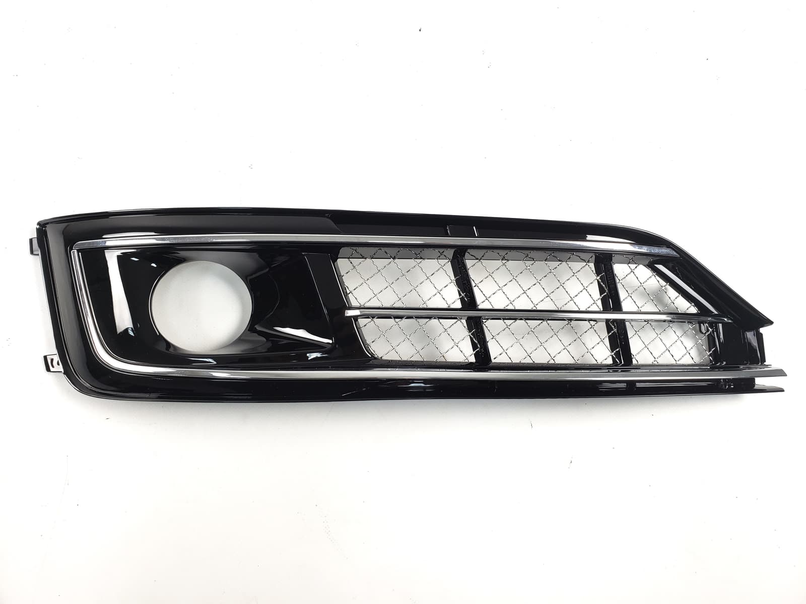 Решітки в бампер Chrome Black (стиль W12 під дистронік) на Audi A8 D4 2014-2017 року 2