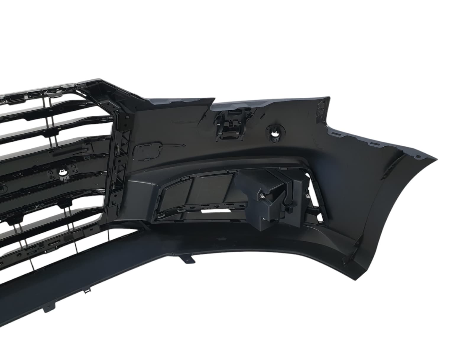 Передній бампер (стиль S4) під дистронік на Audi A4 B9 2015-2019 року 6