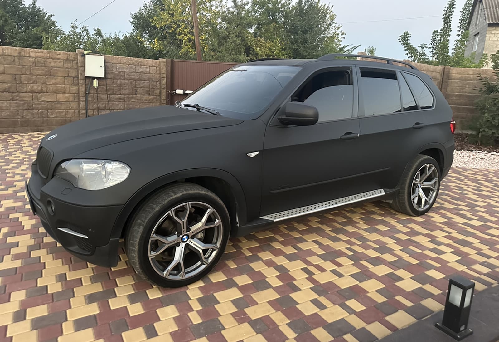 R21 Gray + Chrome (різноширокі) Диски на BMW X5 F15 2013-2018 року 2
