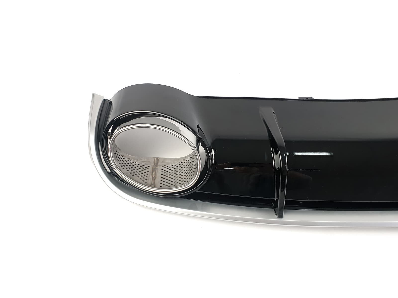 Дифузор (заднього бампера) Black Silver / Chrome Pipe (в стилі RS4) на Audi A4 B8 2007-2011 року 3