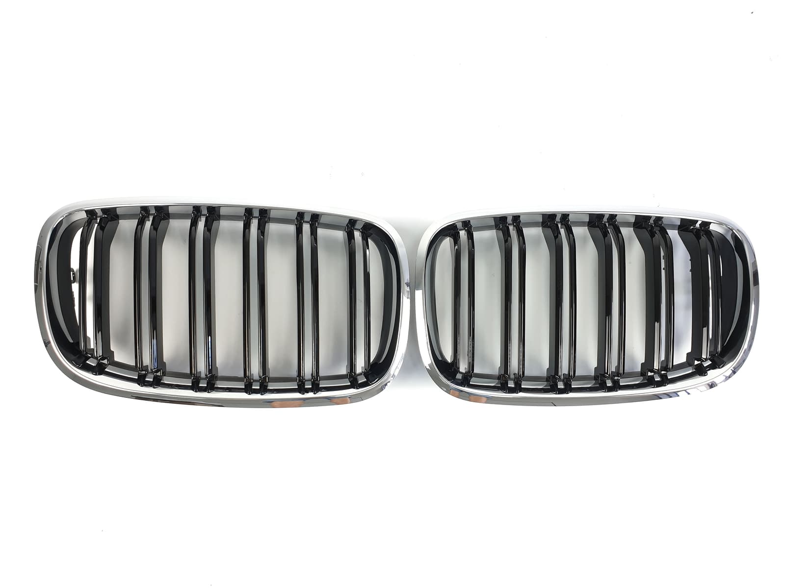 Ніздрі Чорний глянець / Хром рамка (Подвійні M-Look) на BMW X5 E70 2010-2013 року