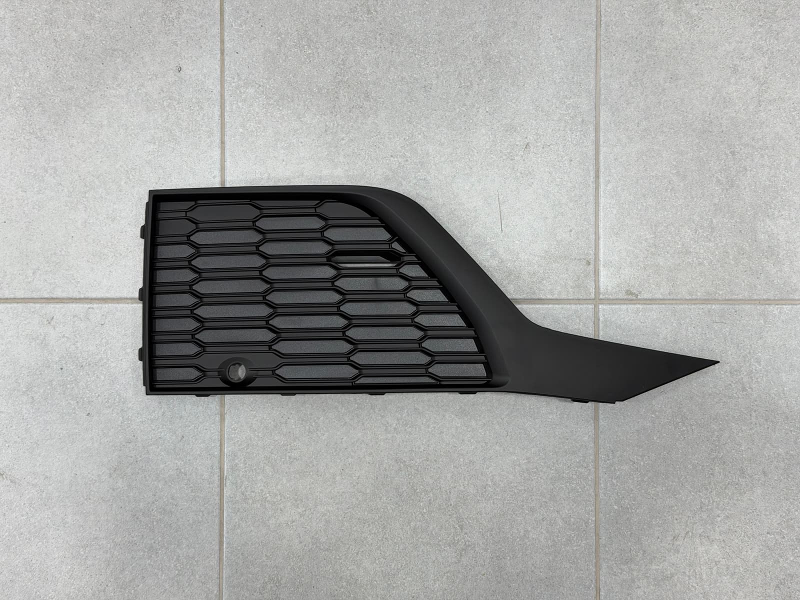 Решітка бампера права 4M0890682B S-Line BLACK для Audi Q7 2020-2024