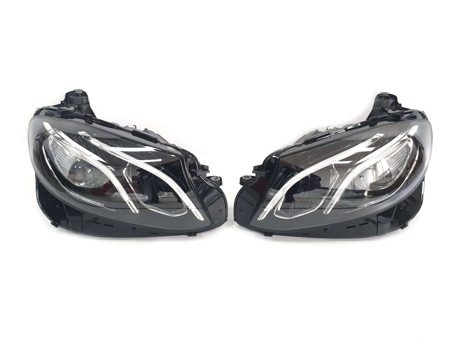 Передні фари (Led) комплектні на Mercedes-Benz E-Class W213 2016-2020 року 2