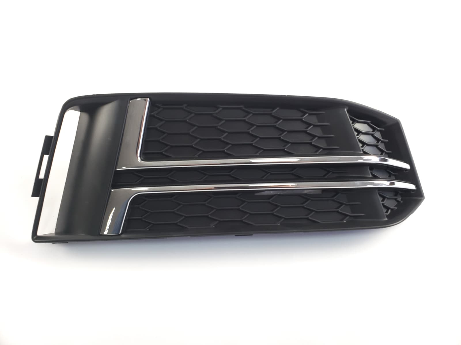 Решітки в бампер Chrome Black (S4) S-Line на Audi A4 B9 2015-2019 року 3